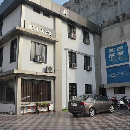 Hotel Royal Classic Bareilly Bagian luar foto