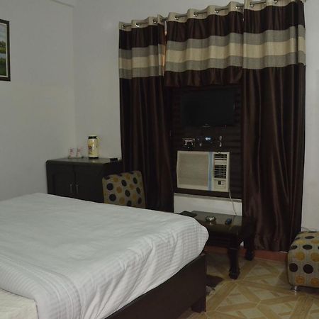 Hotel Royal Classic Bareilly Bagian luar foto