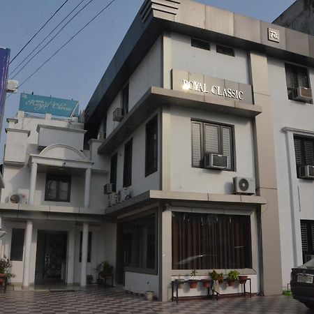Hotel Royal Classic Bareilly Bagian luar foto