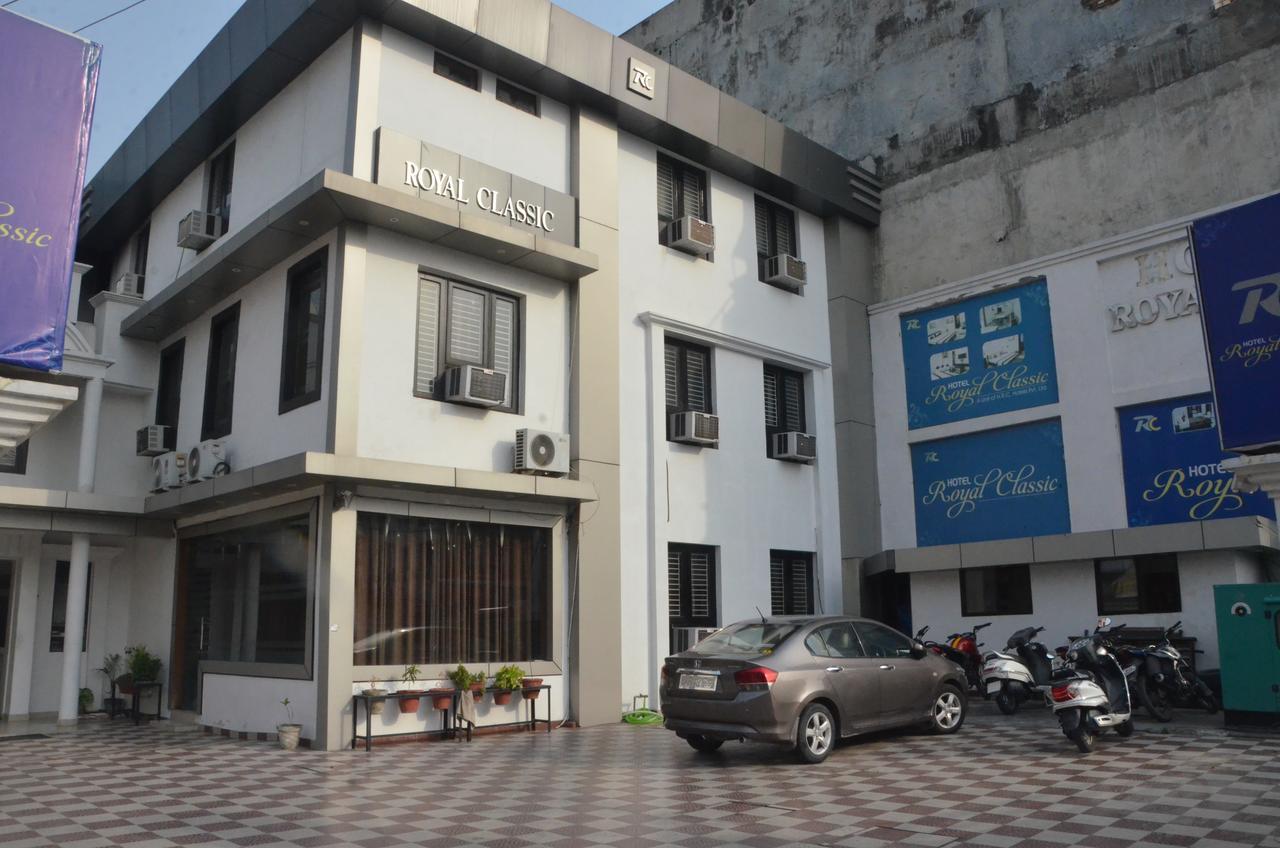 Hotel Royal Classic Bareilly Bagian luar foto