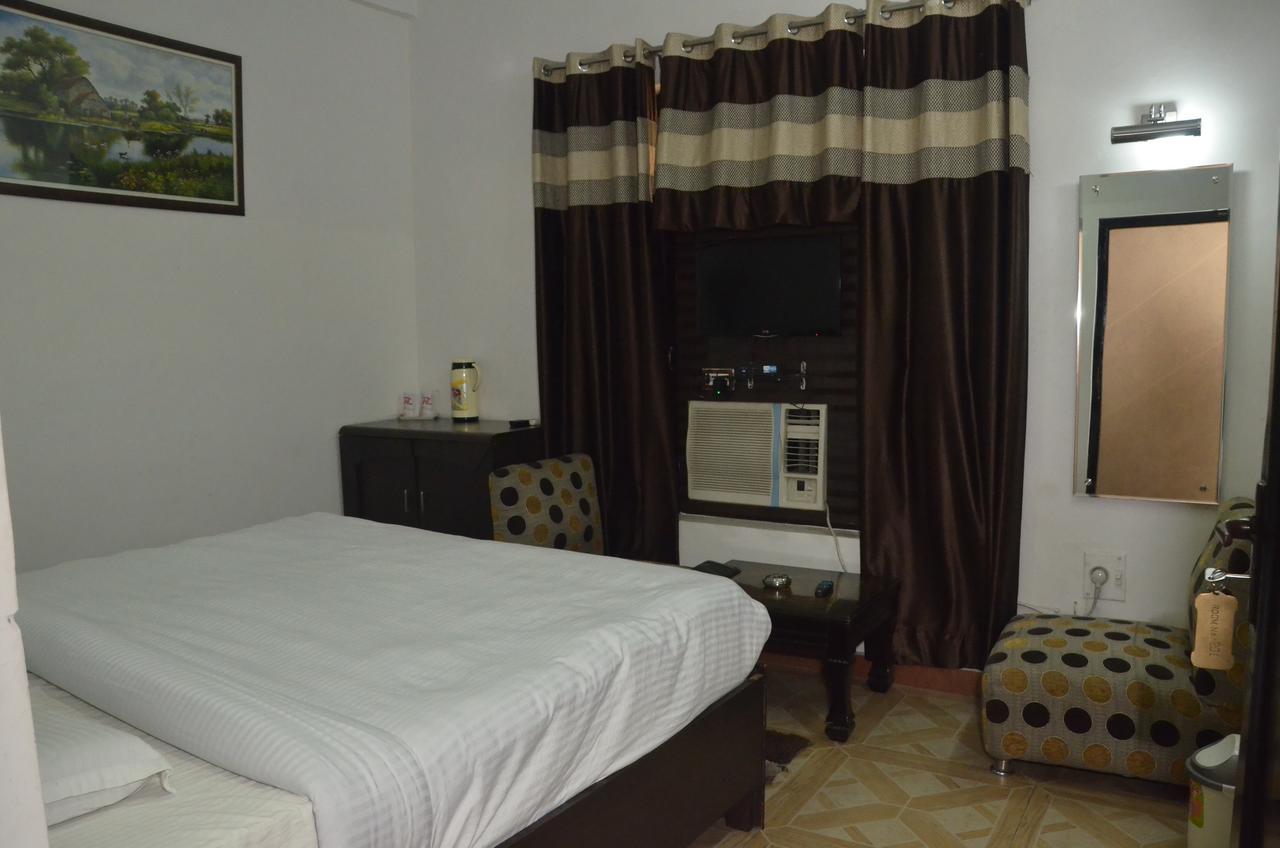 Hotel Royal Classic Bareilly Bagian luar foto