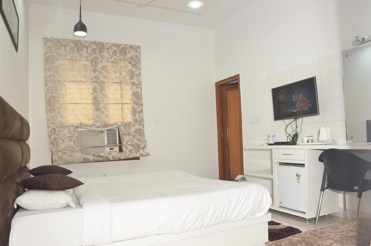 Hotel Royal Classic Bareilly Bagian luar foto