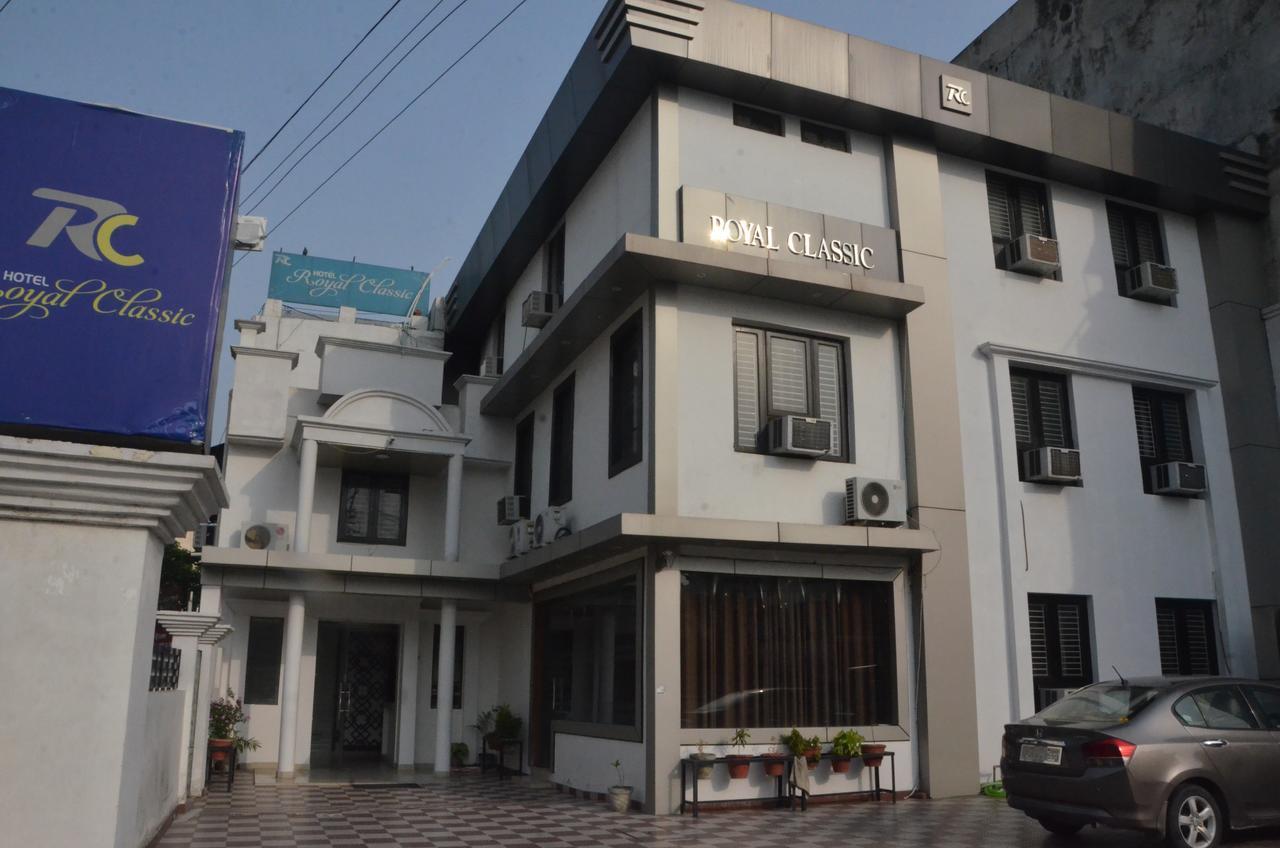 Hotel Royal Classic Bareilly Bagian luar foto