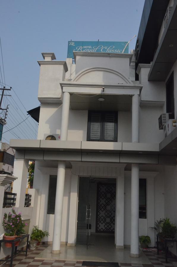 Hotel Royal Classic Bareilly Bagian luar foto