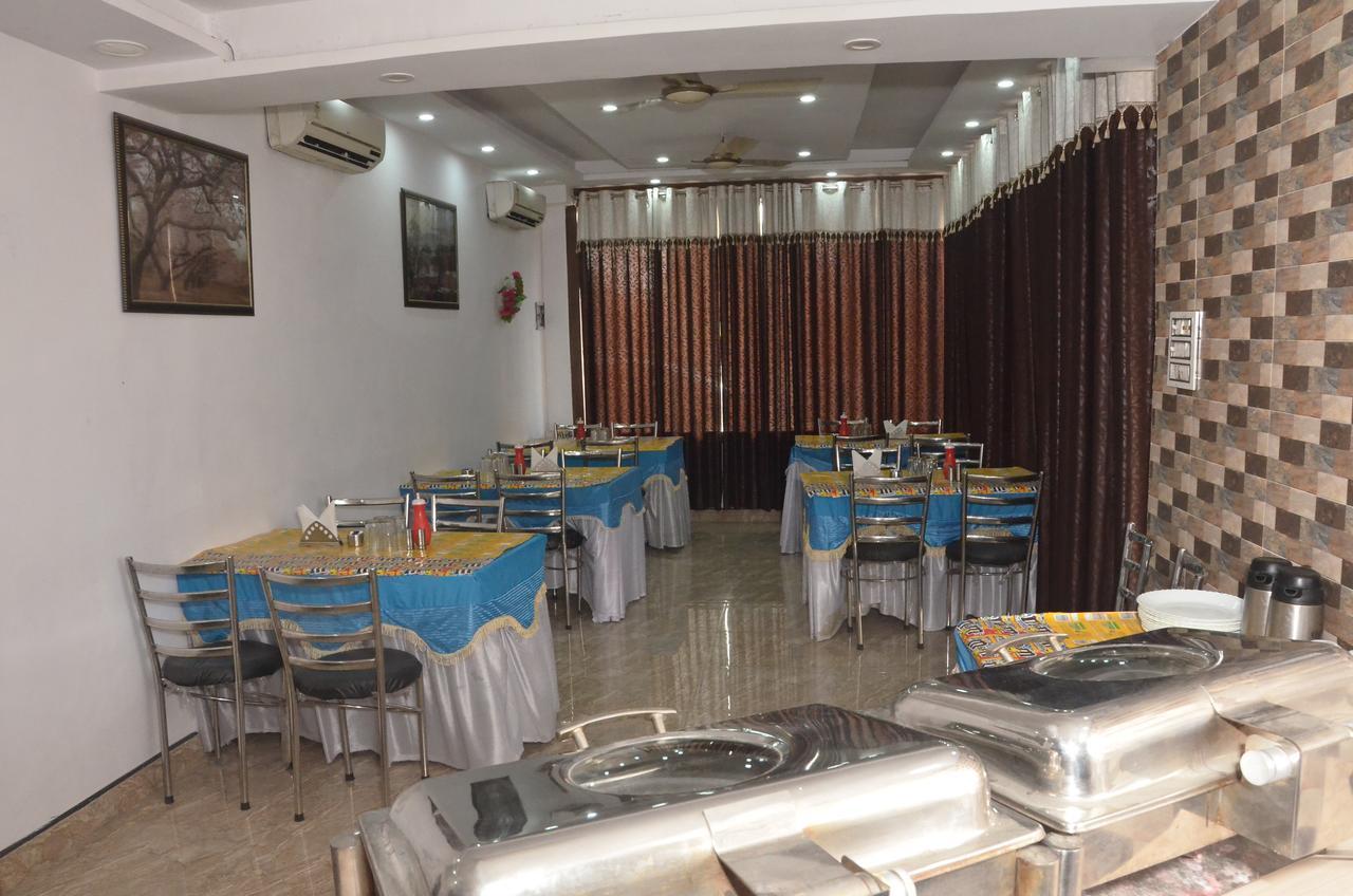 Hotel Royal Classic Bareilly Bagian luar foto
