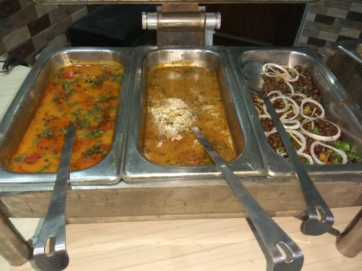 Hotel Royal Classic Bareilly Bagian luar foto