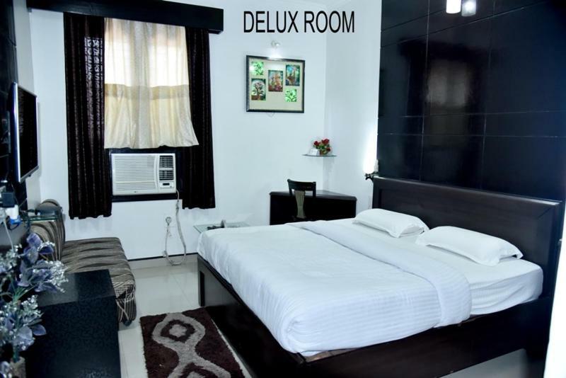 Hotel Royal Classic Bareilly Bagian luar foto
