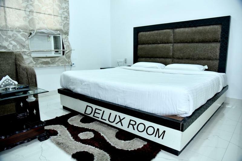 Hotel Royal Classic Bareilly Bagian luar foto