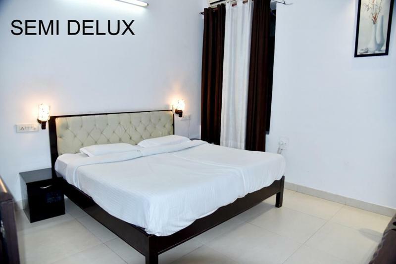 Hotel Royal Classic Bareilly Bagian luar foto