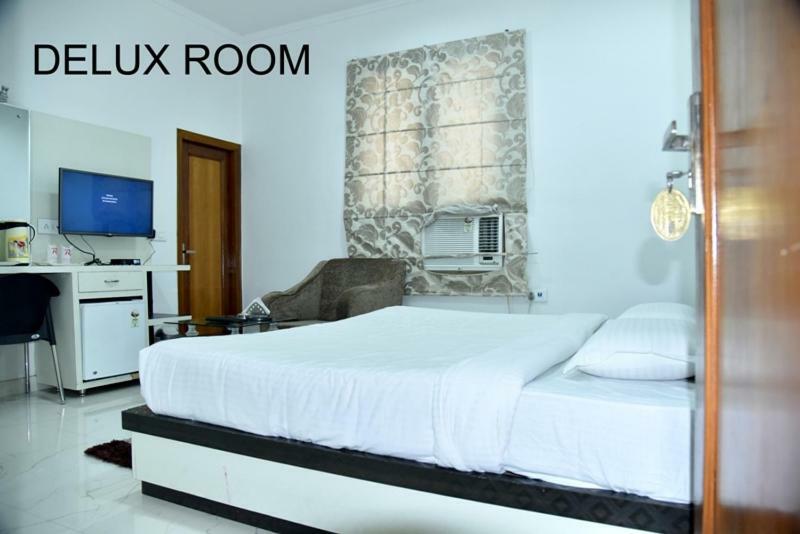 Hotel Royal Classic Bareilly Bagian luar foto