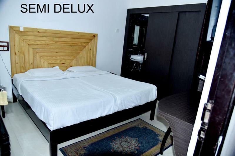 Hotel Royal Classic Bareilly Bagian luar foto