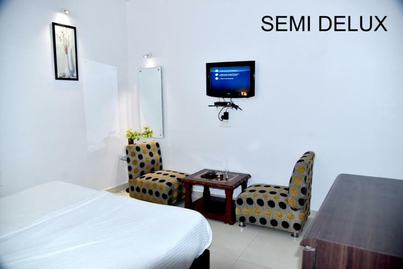 Hotel Royal Classic Bareilly Bagian luar foto