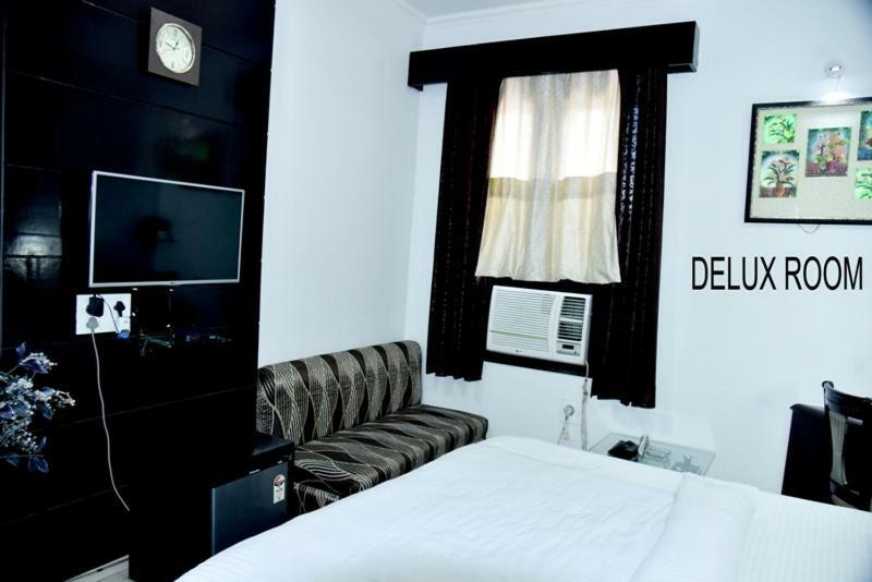 Hotel Royal Classic Bareilly Bagian luar foto