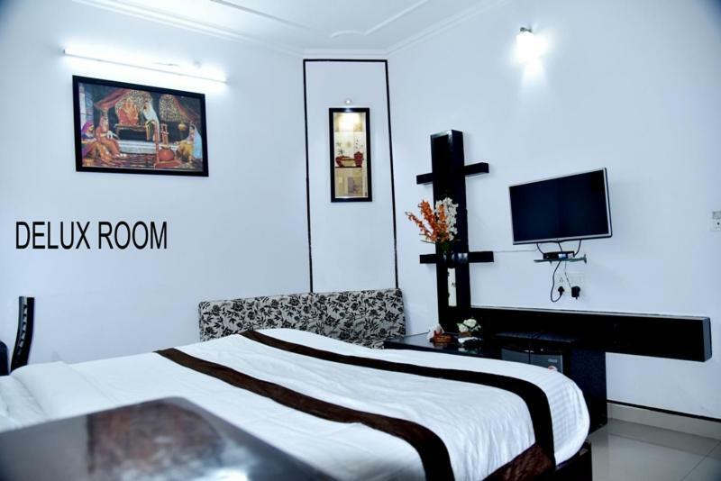 Hotel Royal Classic Bareilly Bagian luar foto